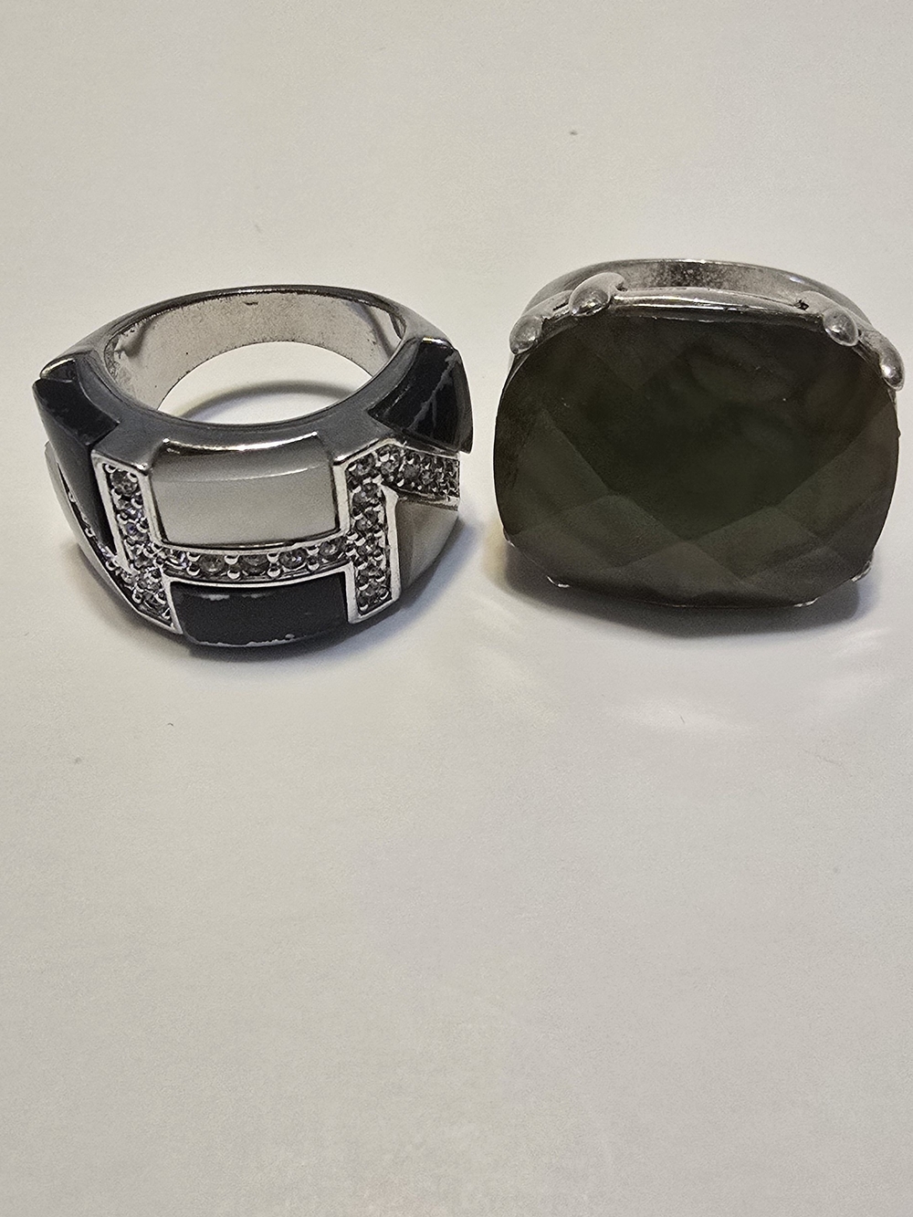 Womens Fashion Rings - Black & White Stone And Green Ring Size 6